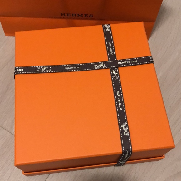 Hermes Box with Bag and Magazines SOLD - Picture 7 of 12